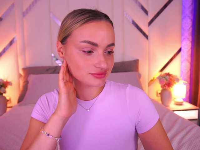 FloraGreys live cam on BongaCams