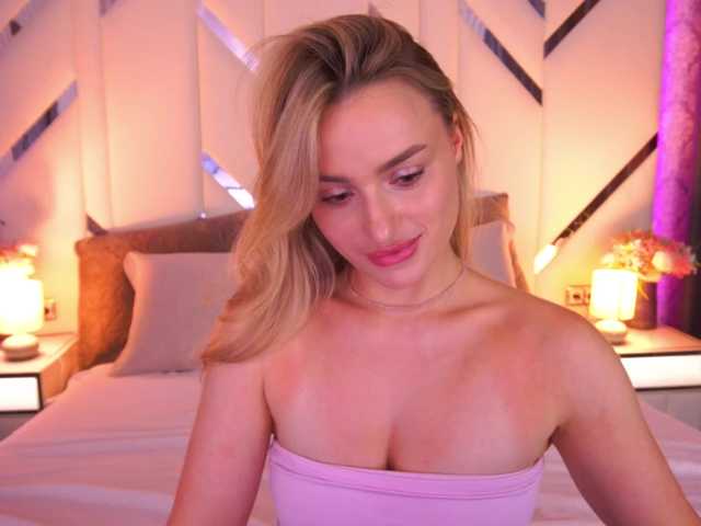 FloraGreys live cam on BongaCams