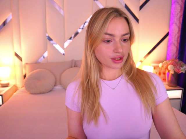 FloraGreys live cam on BongaCams