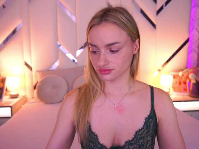 FloraGreys live cam on BongaCams