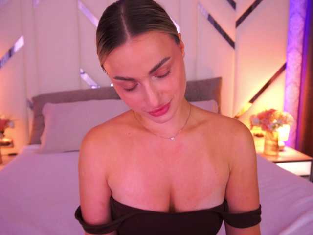 FloraGreys live cam on BongaCams