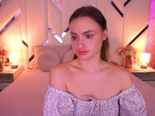 FloraGreys's BongaCams show and profile