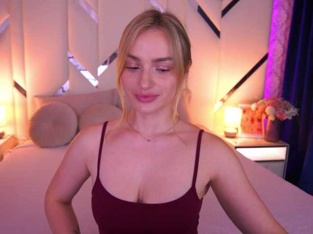 FloraGreys live cam on BongaCams