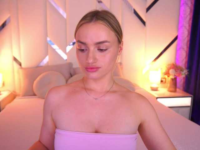 FloraGreys live cam on BongaCams