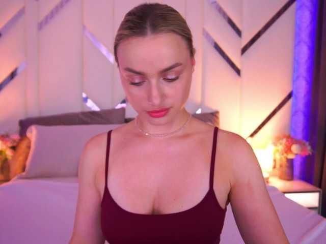 FloraGreys live cam on BongaCams