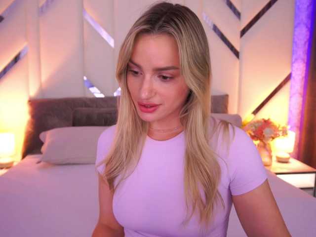 FloraGreys live cam on BongaCams