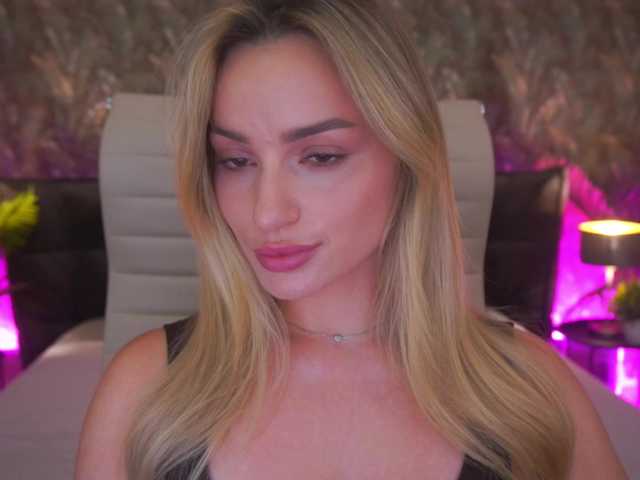 FloraGreys live webcam show