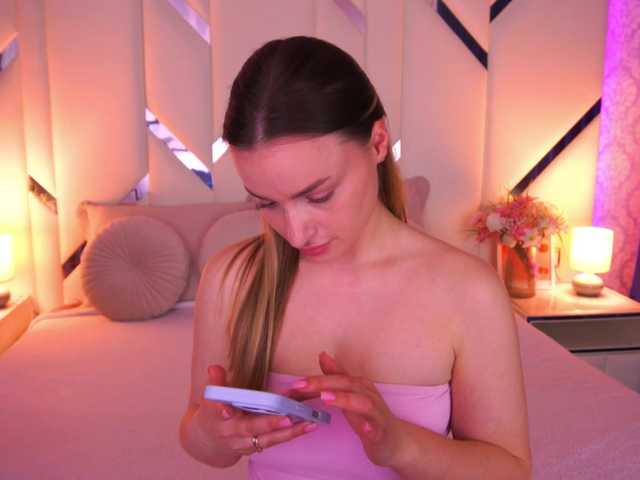 FloraGreys's BongaCams show and profile