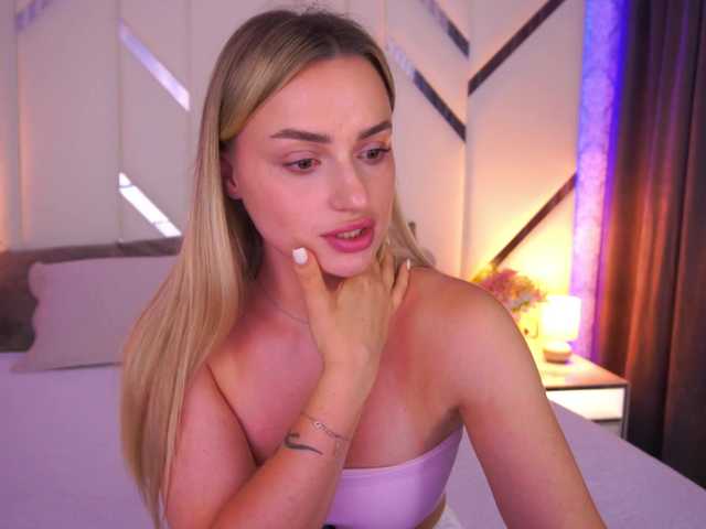 FloraGreys live cam on BongaCams