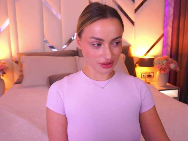 FloraGreys live cam on BongaCams