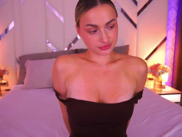 FloraGreys live cam on BongaCams