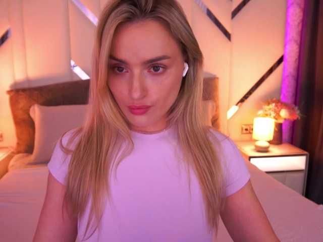 FloraGreys live cam on BongaCams