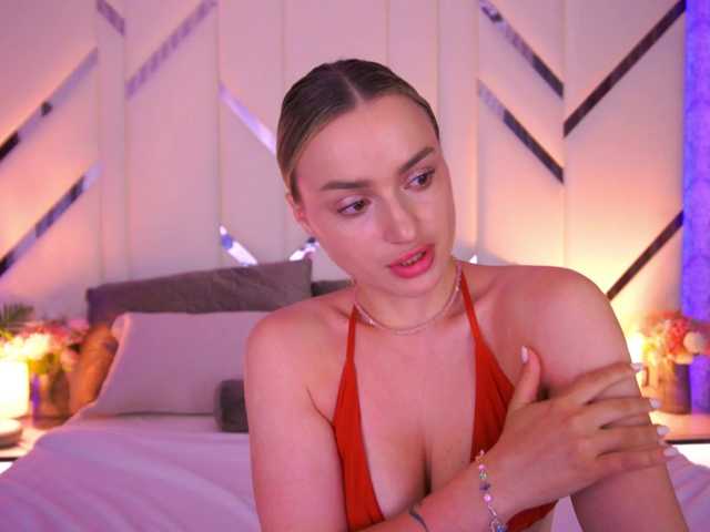 FloraGreys live cam on BongaCams