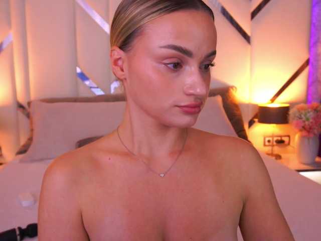 FloraGreys live cam
