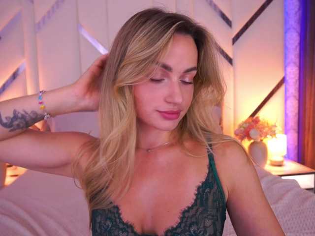 FloraGreys live cam on BongaCams