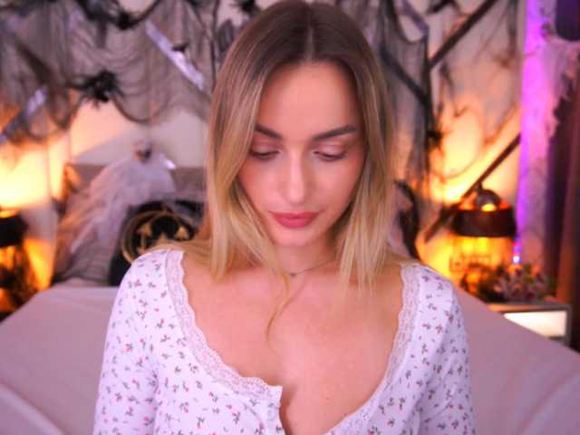FloraGreys live cam on BongaCams