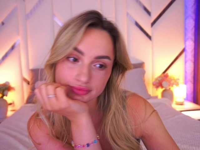 FloraGreys live cam on BongaCams