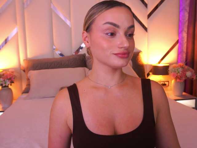 FloraGreys live cam preview