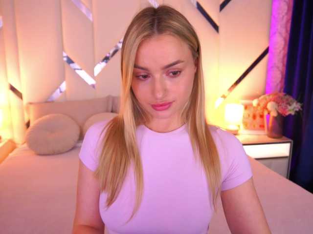FloraGreys live cam on BongaCams