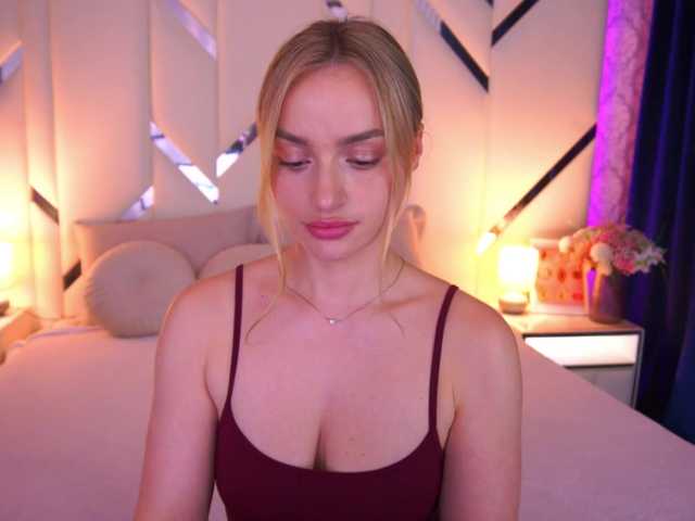 FloraGreys live cam on BongaCams