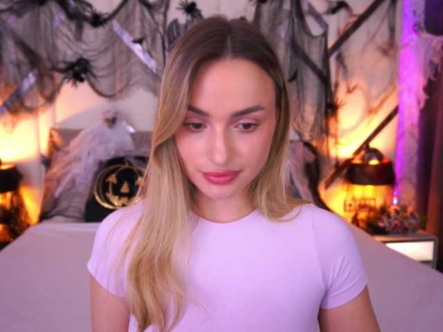 FloraGreys live cam on BongaCams