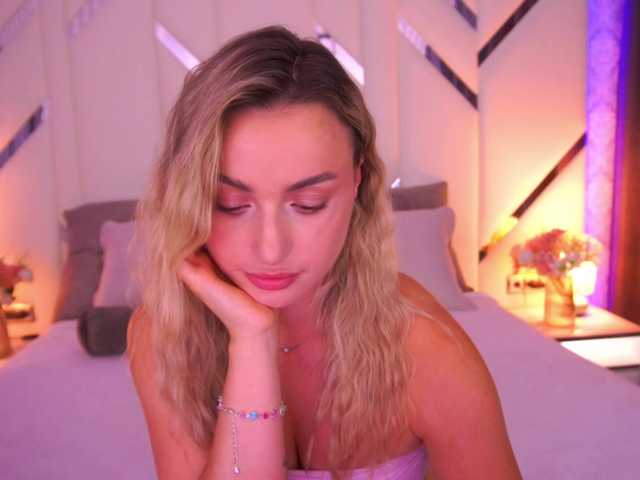FloraGreys live cam on BongaCams