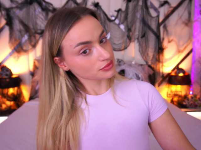 FloraGreys live cam on BongaCams
