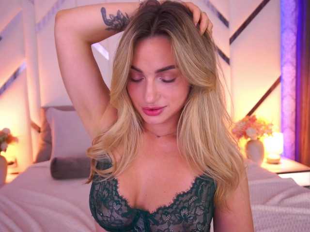 FloraGreys live cam on BongaCams