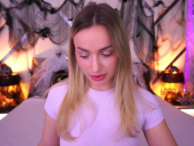FloraGreys live cam on BongaCams