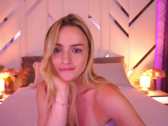 FloraGreys live cam on BongaCams