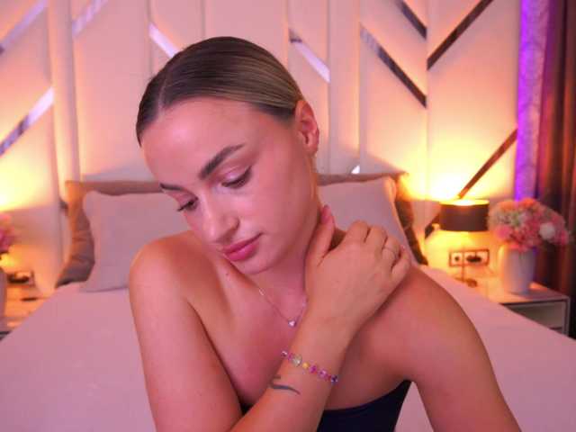 FloraGreys live cam on BongaCams