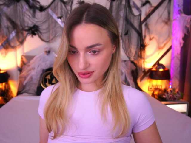 FloraGreys live cam on BongaCams