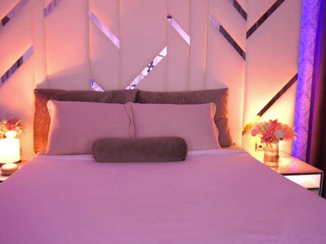 FloraGreys live cam on BongaCams