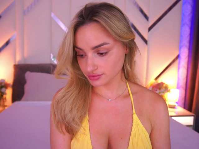 FloraGreys live webcam show