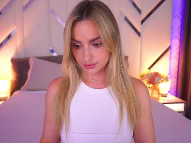 FloraGreys live cam