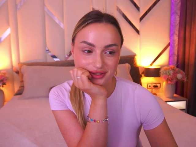 FloraGreys live cam on BongaCams