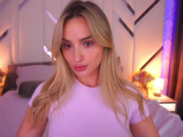 FloraGreys live cam on BongaCams