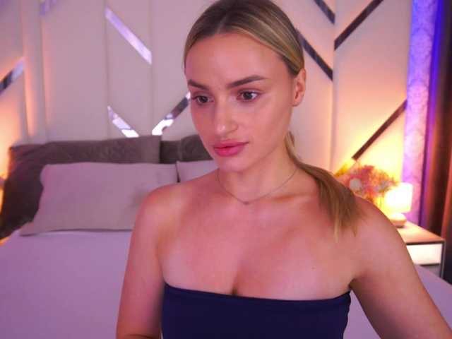 FloraGreys live cam on BongaCams