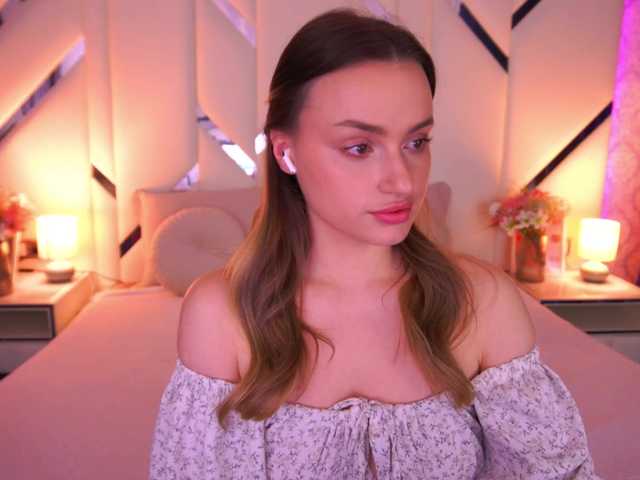 FloraGreys's BongaCams show and profile