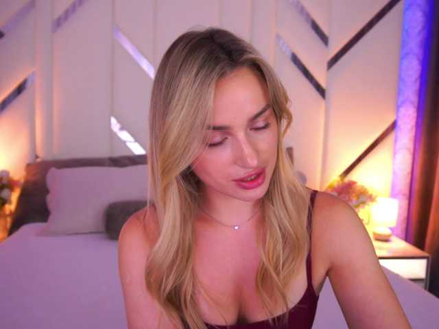 FloraGreys live cam on BongaCams