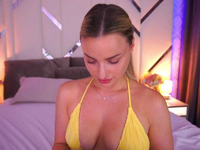 FloraGreys live webcam show