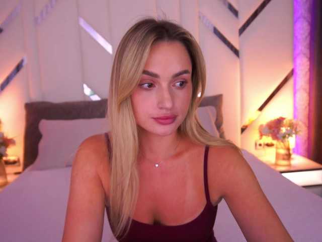 FloraGreys live cam on BongaCams