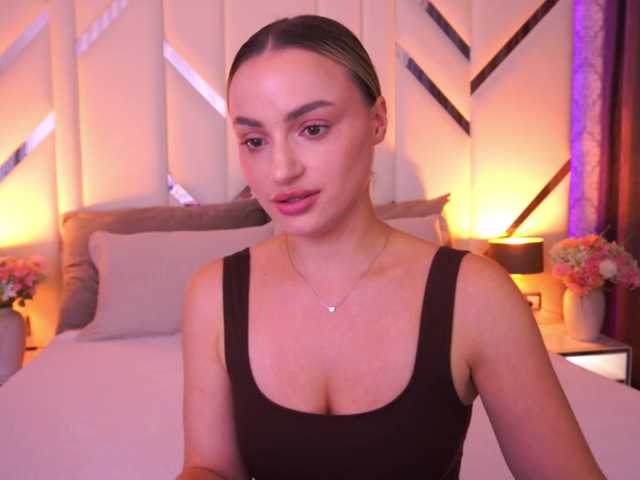 FloraGreys live cam on BongaCams