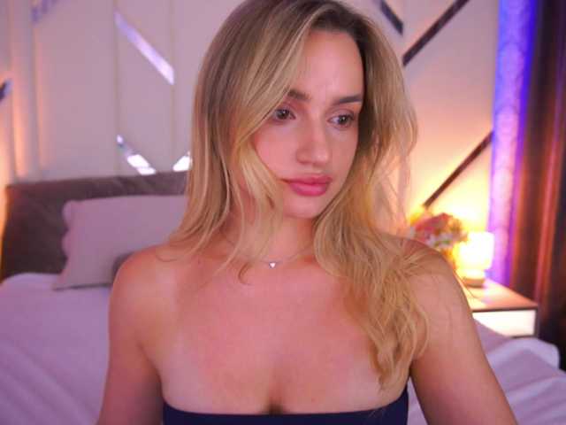 FloraGreys live cam on BongaCams