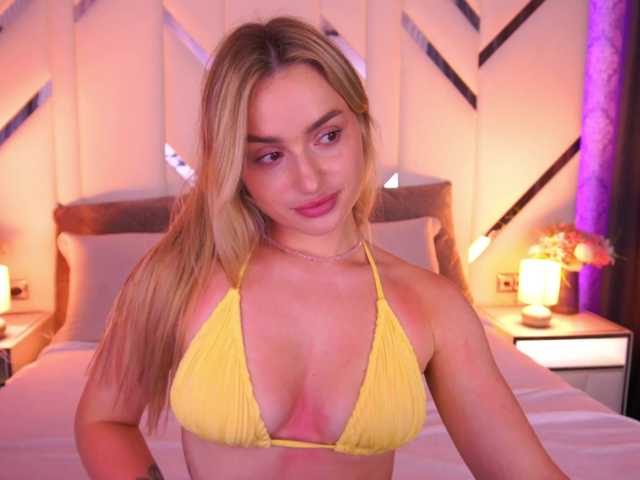 FloraGreys live cam on BongaCams