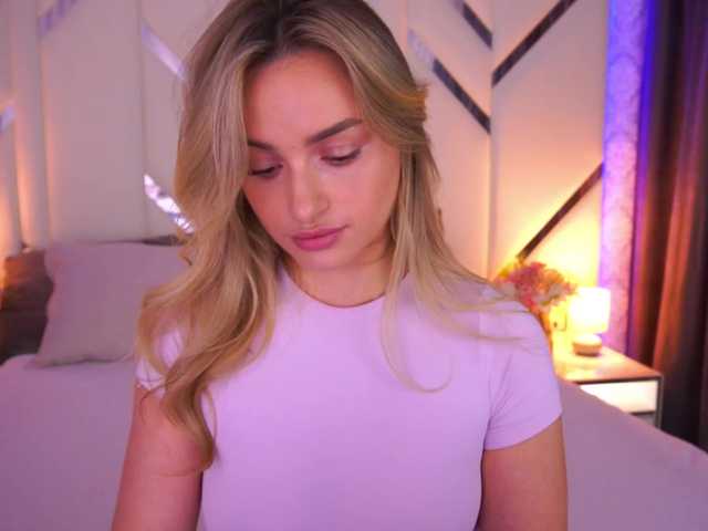 FloraGreys live cam on BongaCams