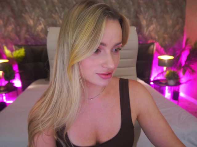 FloraGreys live cam on BongaCams