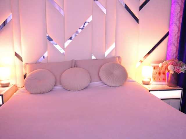 FloraGreys live cam on BongaCams