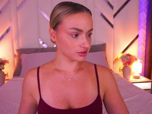 FloraGreys live cam on BongaCams