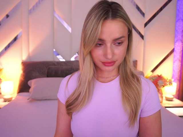 FloraGreys live cam on BongaCams